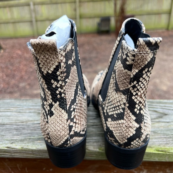 Qupid Faux Snakeskin Slip On Boot Booties size 6.5 - Picture 5 of 9